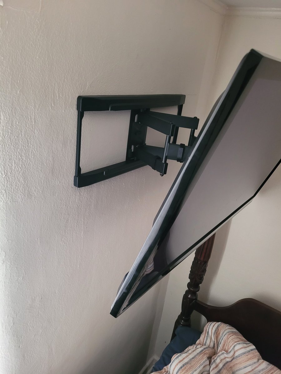 KizziRock_'s tweet photo. I just want y'all to know that, as of today, can't nobody tell me shit!
WHY?
Cause I just mounted my own TV bih! FOH! Don't say nothing to meeee!
🤪💪🏾🖥🗜🛠👩🏾🔧
#tvmount #diy #ididthat #strongfriend #lilmechanic #diyqueen #tootingmyhorn #talkingmyshit #onn. #samsungtv https://t.co/qCIBUQFOi2