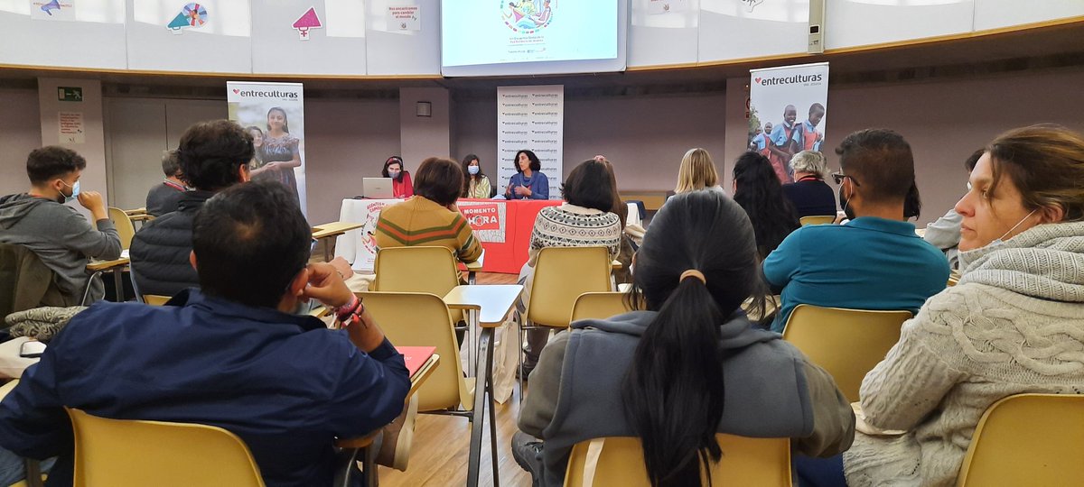 Entreculturas's tweet photo. Dan comienzo los talleres de los y las docentes de la Red Solidaria de Jóvenes y la Red Generación 21+ #8EncuentroGlobalRSJ https://t.co/Y6d9vczLbm