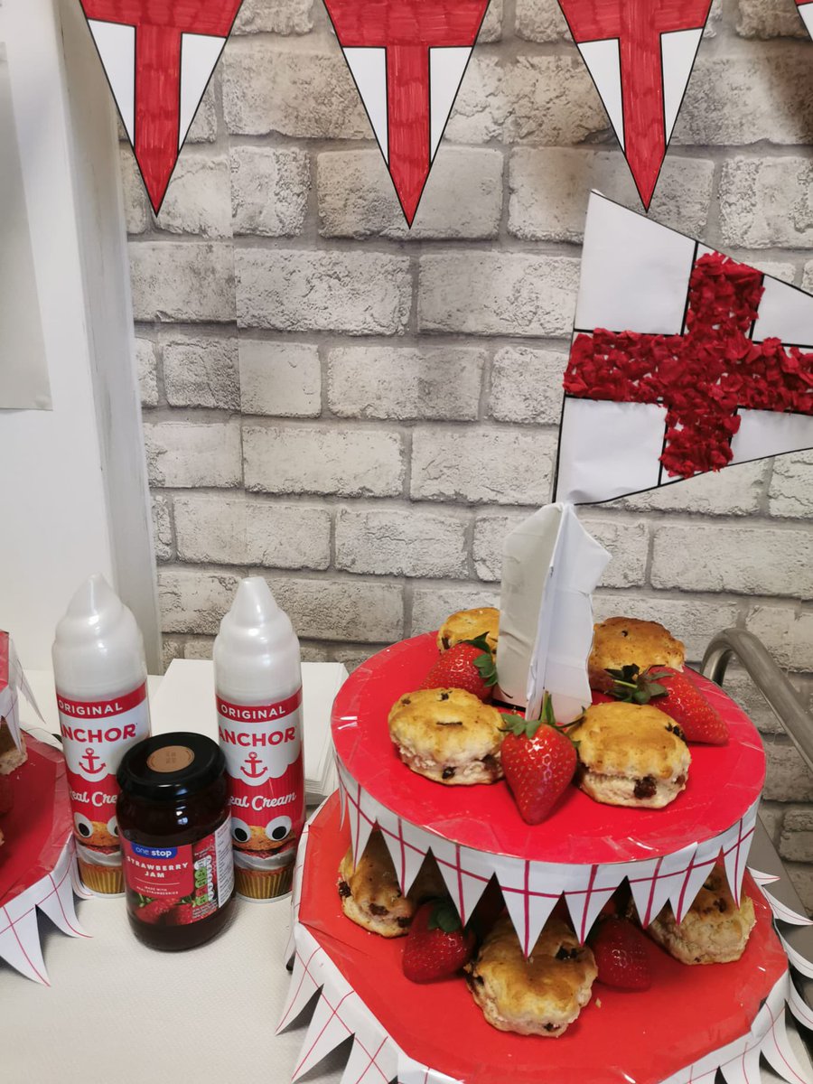 We made it through another week with lots more happy faces and full belly’s 🏴󠁧󠁢󠁥󠁮󠁧󠁿  #activities #personcentredcare #Tweetoftheday #wellbeing #sconesandcream <a href="/Joyredwood2/">Joy.redwood</a> <a href="/boltonnhsft/">Bolton NHS Foundation Trust</a> *photo consent gained*