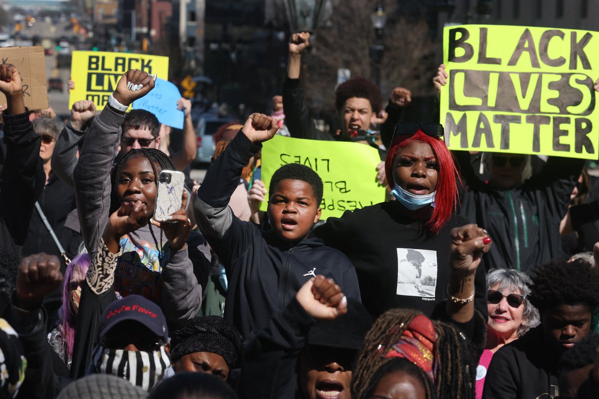 ajplus's tweet photo. Rev. Al Sharpton demanded authorities release the name of the Michigan officer who fatally shot #PatrickLyoya.

"Every time we are suspected of something you put our name out there ... we want his name!"

The 26-year-old Congolese refugee was shot in the head while face down. https://t.co/nn6Unrxk2N