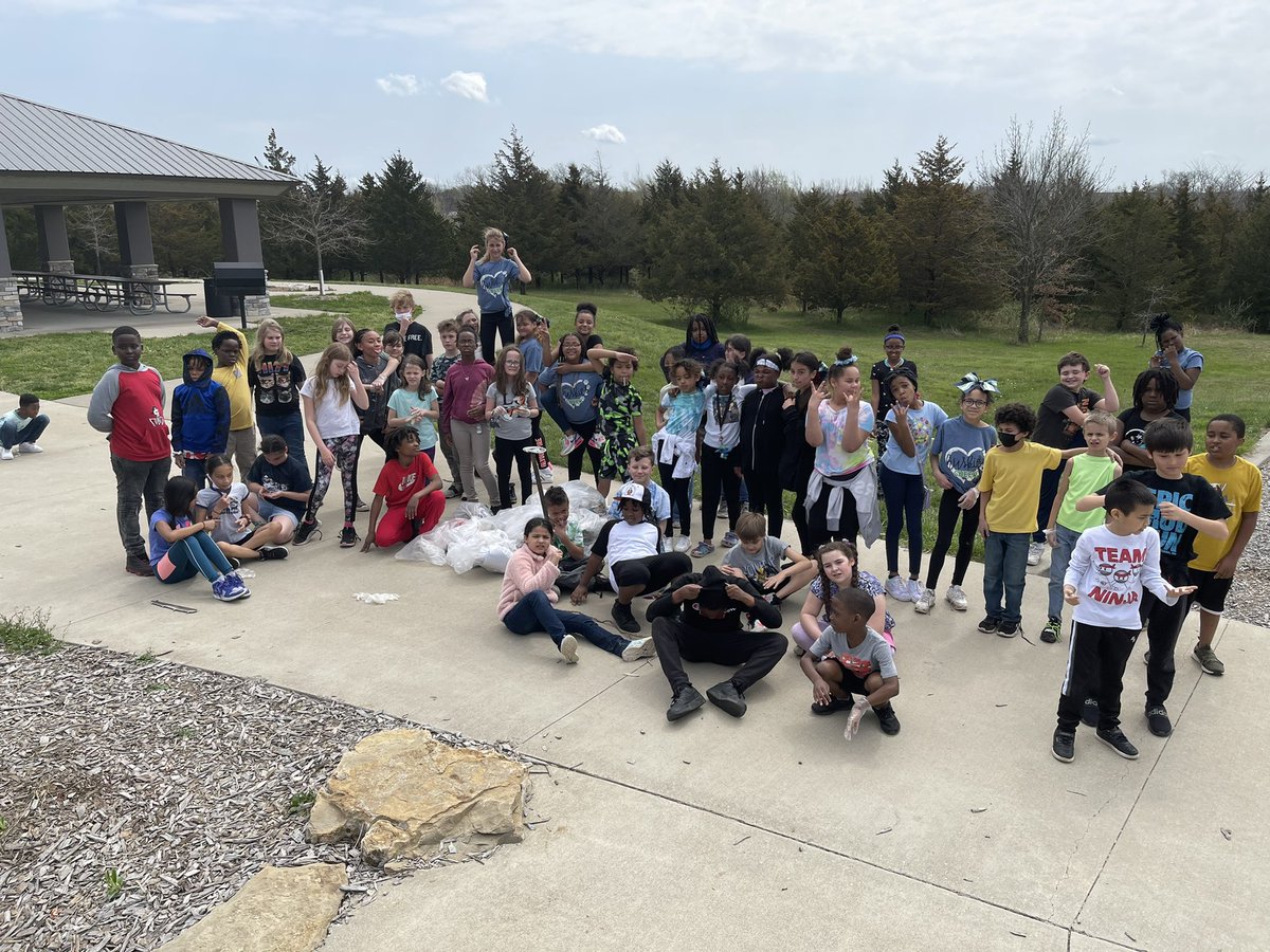 Doing our part #EarthDay #4thgraderocks #keepitclean <a href="/AHLHuskies/">Alpha Hart Lewis, The AVID Elementary</a> #cpsbest