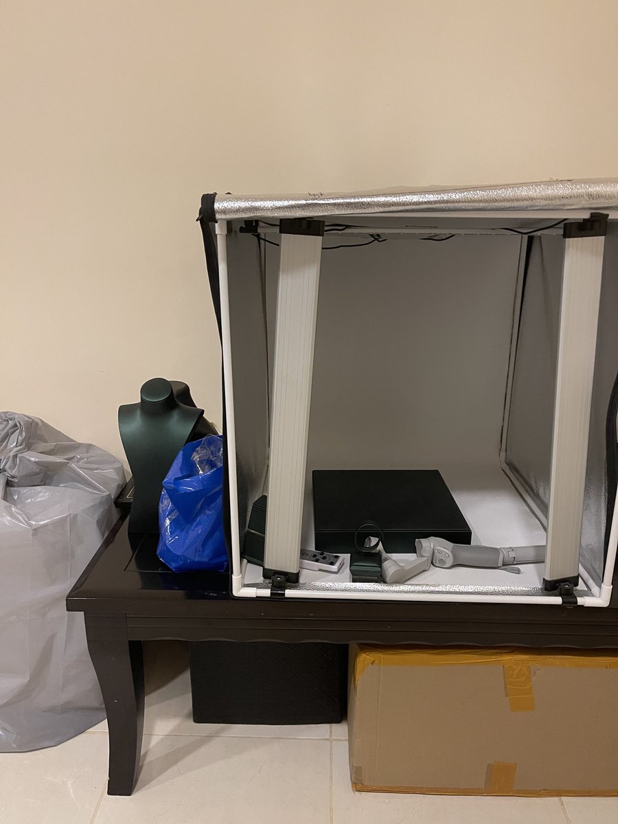 ماوراء الكواليس لمتجر <a href="/walayf_store/">متجر ولايف</a> 

اول متجر والمتجر اللي أحبه 😍 واستمتع فيه من اختيار المنتجات للتغليف لطريقة التوصيل وتسهيل وسائل الدفع 

متجر اخذ مننا خمسة سنين واحنا نطور ونحسن فيه بدون استعجال ونستمتع بكل لحظاته 

وكل عام وانتم بخير