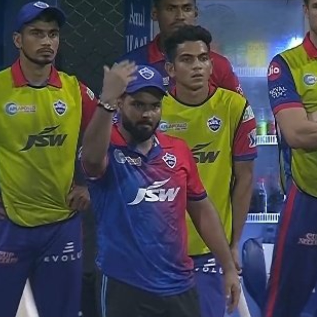 IPL 2022: OUTRAGEOUS from Rishabh Pant, calls back players after DISAGREEMENT with UMPIRE's decision on NO-BALL - Watch video