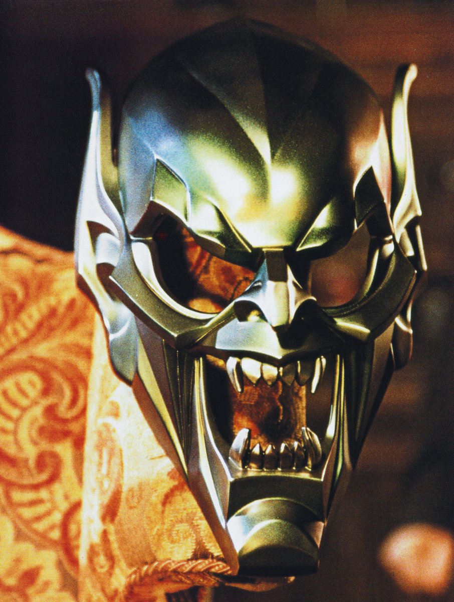 RT @EARTH_96283: Spider-Man (2002)
Set photo of the Green Goblin mask resting on Norman’s arm chair https://t.co/T8W423eOAK