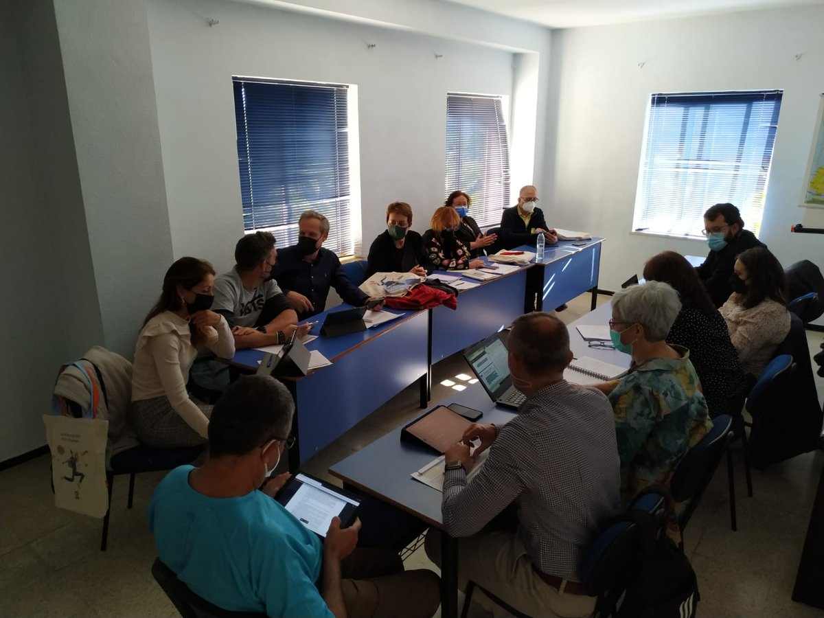 En <a href="/erenivariense/">Delegación de Enseñanza - Diócesis Nivariense</a> y <a href="/Erecanarias/">Delegación de Enseñanza - Diócesis de Canarias</a> nos tomamos muy en serio la cualificación pedagógica del profesorado. Por ello, no solo pedimos, sino que exigimos a @EducacionCan respeto a nuestro trabajo.