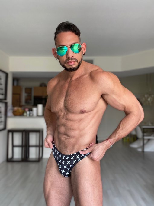 Classic Fit Lightweight Briefs ?
.
? @jj_malibu ?
.
#underwear #brief #sexy #sexymen #confort #gay #gaymen