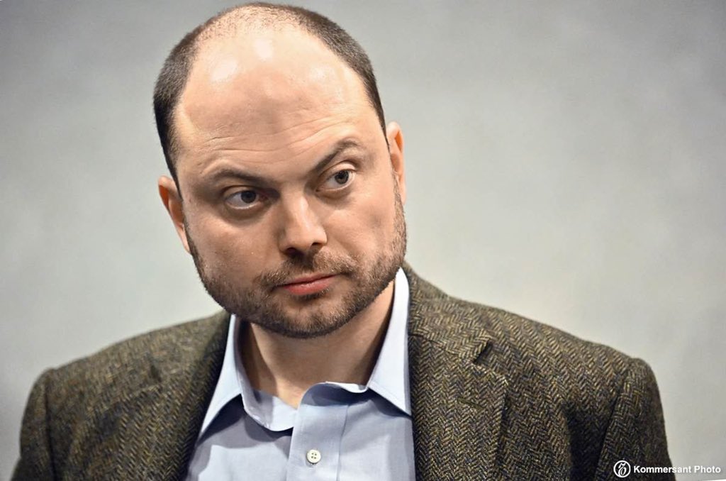 Басманный суд арестовал политика Владимира Кара-Мурзу по делу о распространении недостоверной информации о вооруженных силах России. Максимальное наказание, которое грозит ему,— 15 лет колонии.

Защита просила отпустить Владимира Кара-Мурзу под залог в 5 млн руб.