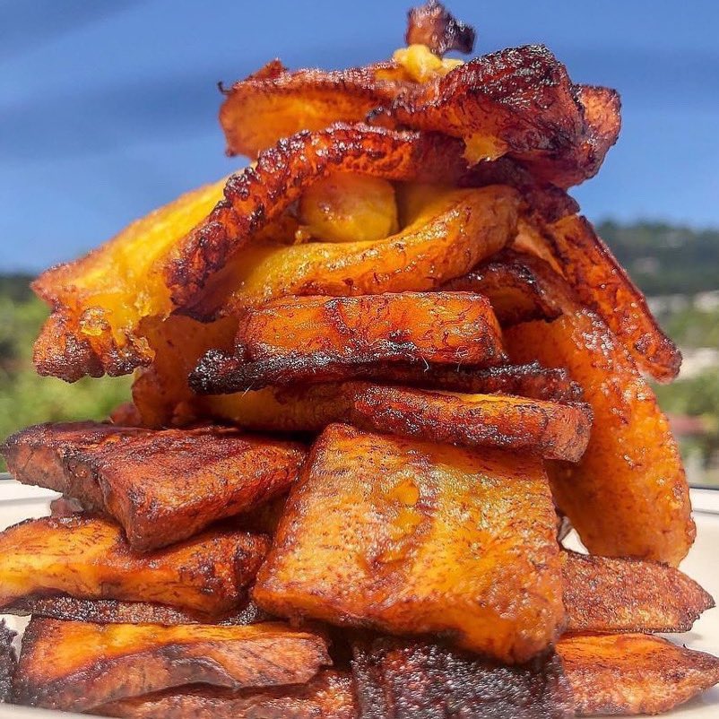 avera_tech's tweet photo. Because we thought someone said something about fry plantains. 
🥙🍃😅

#travellight #averatravelslight #caribbeantech #blacktech #paradise #islandlife #localdishea #delicacy  #travel #travelholic #streetfood #foodfriday #foodblogeats #barbados #iitalisvital #plantain https://t.co/ijcLdfQBzJ