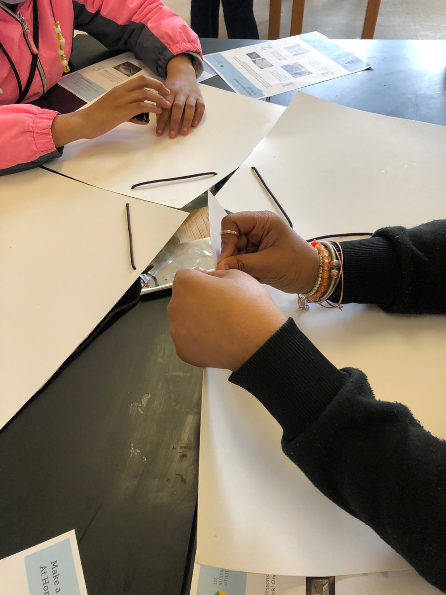 DCSEU's tweet photo. Yesterday we partnered with @langleyDCPS to teach 5th grade students in their STEM Lab about the power of solar energy. We even built our own #solarcookers to make sโmores โ๏ธ! #earthday https://t.co/e9r379fNvO