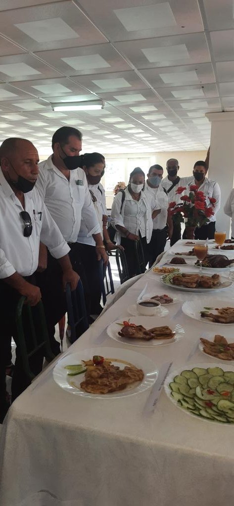 Como parte del  Perfeccionamiento Empresarial y con la partisipación de las UEB  se realizó una expocción culinaria en la que se intercambiaron experiencias de como incrementar las ofertas con recursos propios del territorio.#VamosConTodo.