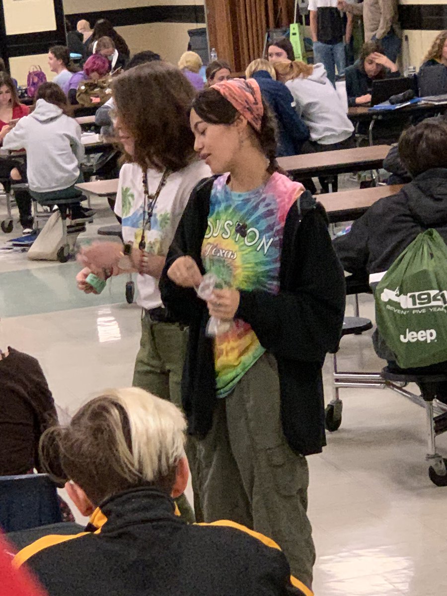 NorthviewG's tweet photo. Northview celebrating earth day 🌎 

Leadership Academy and Earth Club worked together handing out dogwood tree seedlings and earth day stickers to their peers!

Thanks to Sylvania Rotary for sponsoring g our Feature Club Friday https://t.co/wTPArjY7Md