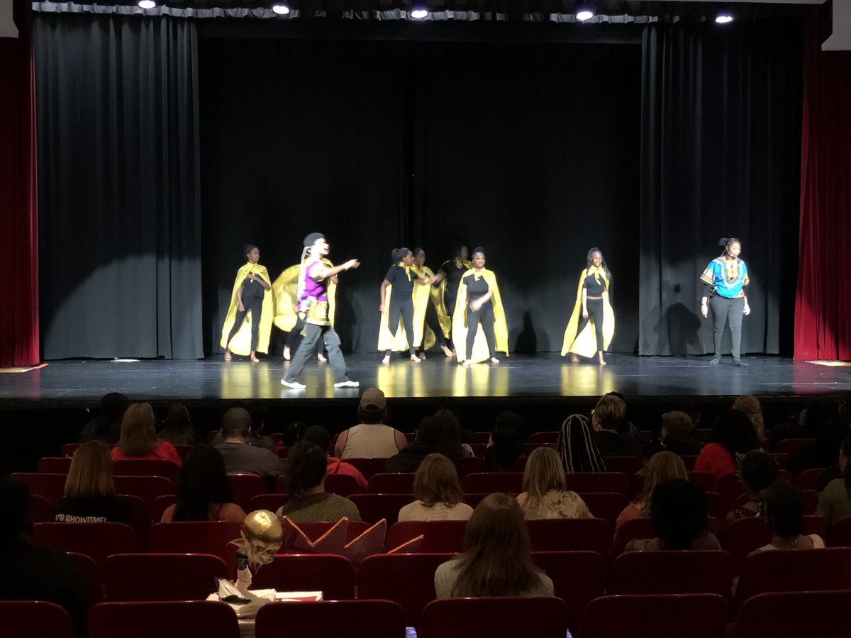 apsjcy's tweet photo. So proud of the Young Middle School Fine Arts Department! Amazing showcase at @alliancetheatre today!! @RonGarlington @aps_DanceMsH @JCYOrchestra @sara_womack @erickson_sarah_ #apsarts https://t.co/QwsKVTAOqn