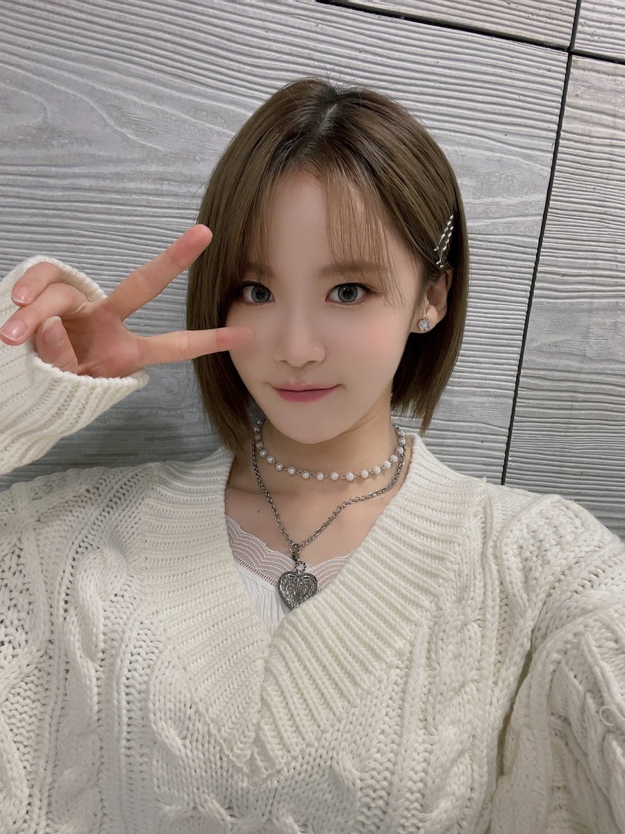 maynaclips's tweet photo. thread of all mayna instagram posts <3
#MAYNA #메이나 #HOTISSUE #핫이슈 #ThankYouHotIssue https://t.co/DAbw6xpxx0