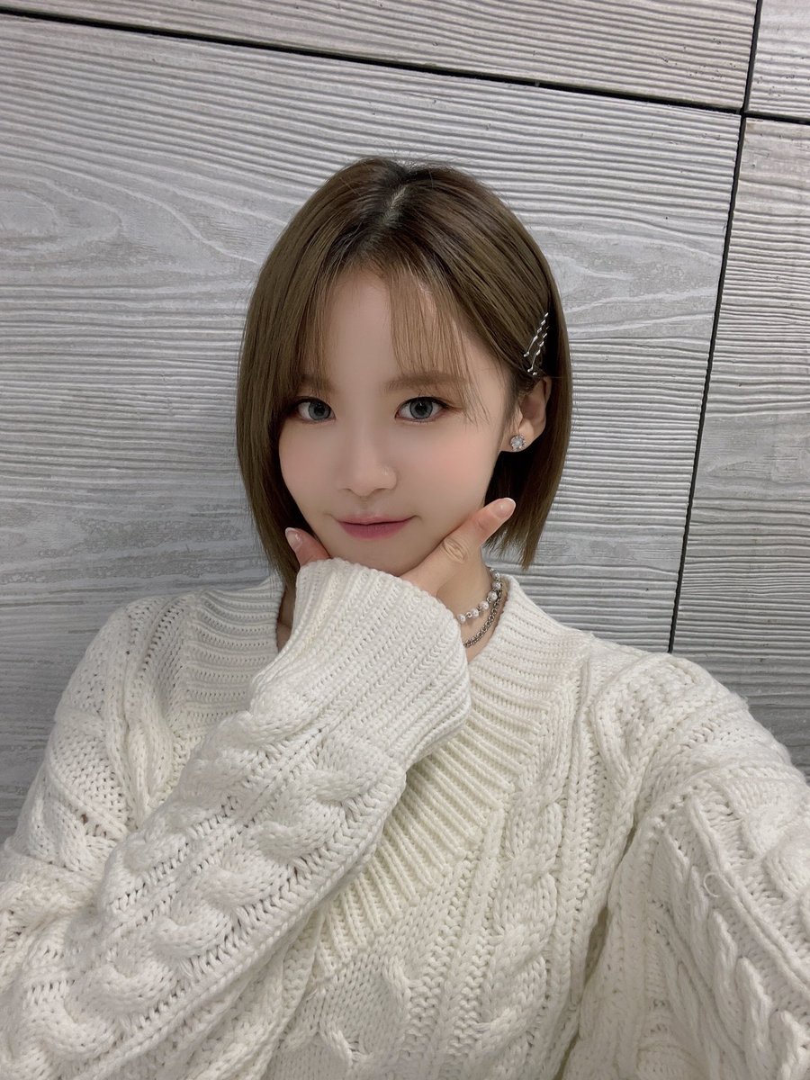 maynaclips's tweet photo. thread of all mayna instagram posts <3
#MAYNA #메이나 #HOTISSUE #핫이슈 #ThankYouHotIssue https://t.co/DAbw6xpxx0