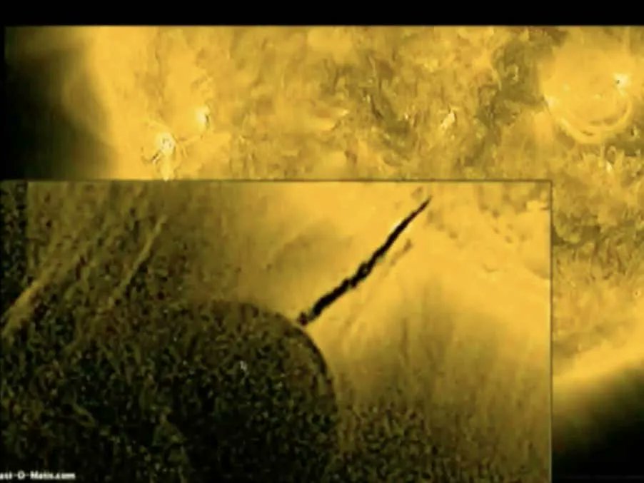 barstoolsports's tweet photo. VIDEO: Is This A UFO Extracting Plasma From The Sun? https://t.co/8dG1GoKO8r https://t.co/bfRjYVYnc3