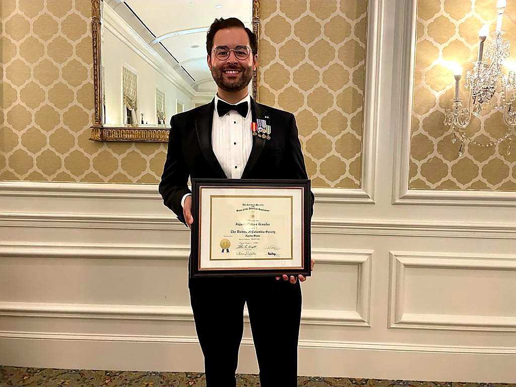 JaysonBrowder's tweet photo. Officially inducted into #DCSociety Sons of the American Revolution. Represented my 6th Great Grandfather Austin Stone who served in #AmericanRevolutionaryWar with #BrittonsNeckRegiment Militia commanded by Col. Giles, Gen. Francis (Swamp Fox) Marion's Brigade in 1780 &amp; 1781 #SC https://t.co/NEExDyhdMT