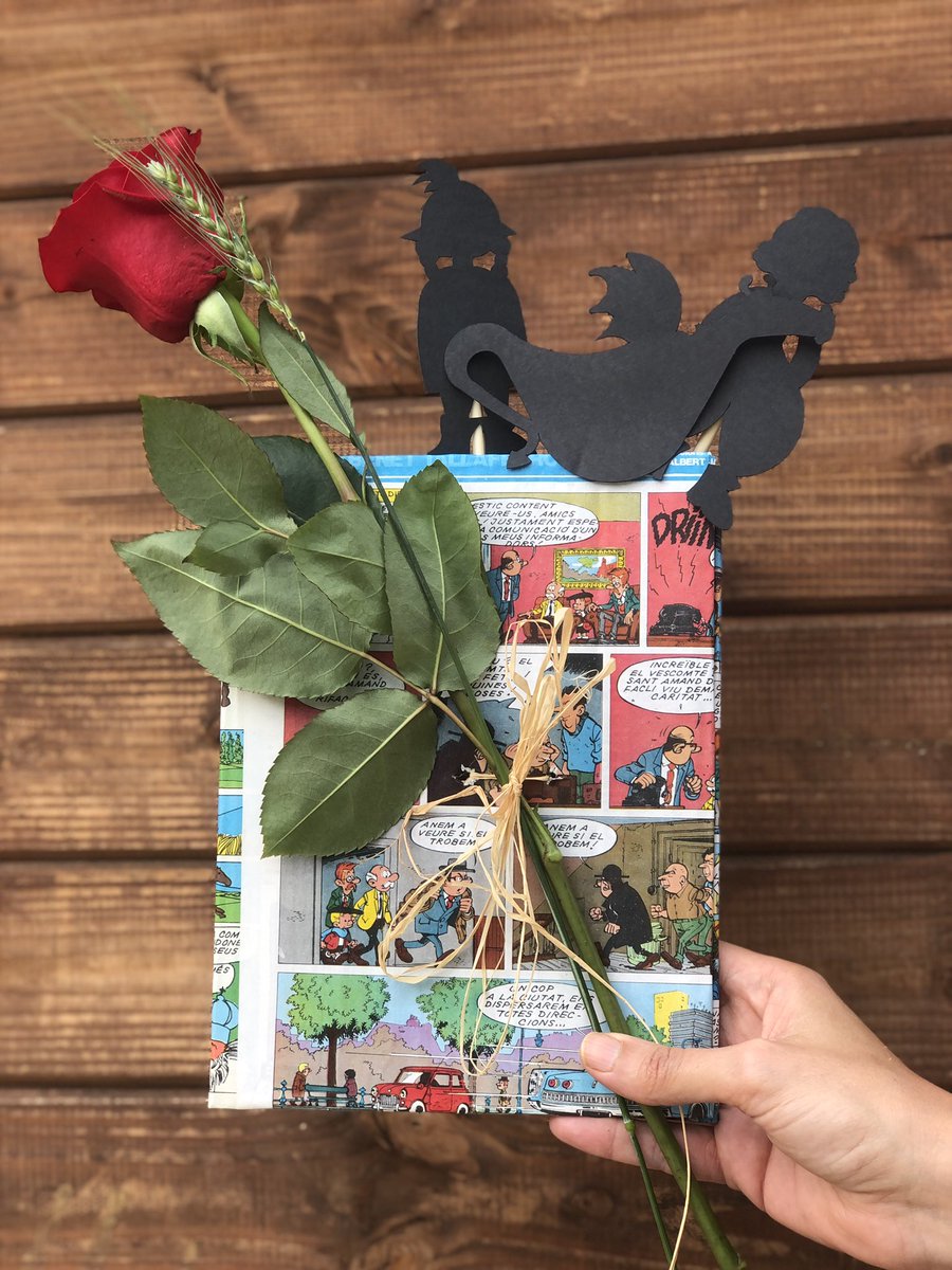 AmpaFrigolet's tweet photo. I demà Sant Jordi i Sant Jordina! Una jornada que ens encanta i en què tota la comunitat educativa participem! Fa molts anys que fem roses decorades a mà i sense plàstics. I aquest any, el disseny, inclou figuretes asexuades i desarmades! Roses i mini-rosers per un món millor! https://t.co/hFNlPQ8Hnd