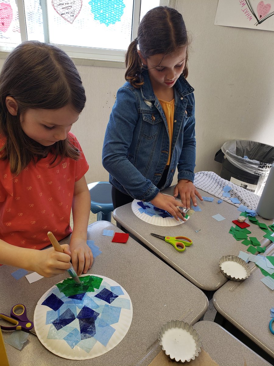 MrsLHill2's tweet photo. Mixed media collages for Earth Day art in 3-1 today❤🌎
@JohnTTuckPS @HaltonDSB
#EarthDay22 #gradethreeJTT https://t.co/VOySL66cXb
