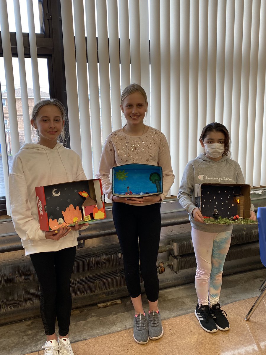 MsKFricke's tweet photo. Diorama creativity of a favorite book. #pennoyerpride #creativity #LoveToRead https://t.co/ZScxLoYmQC