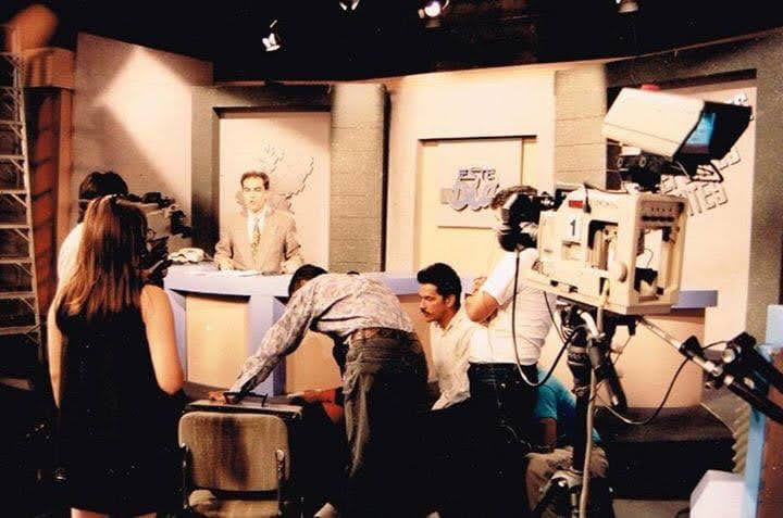 Ramiro_Escoto's tweet photo. #22deAbril Hace 30 años, mis compañeros de XHG-TV transmitian desde el estudio B lo que sucedia en el #SectorReforma. Alberto Sanz estaba al frente de las primeras emisiones. https://t.co/YRLe5Y0qZw