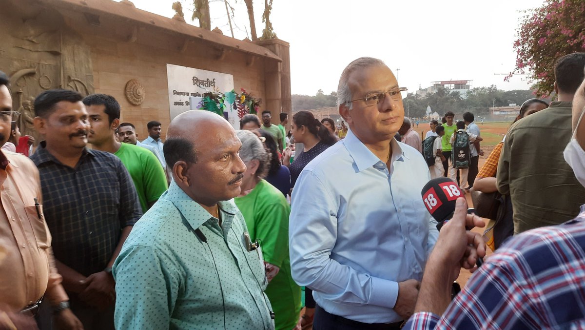 cpsavesoil's tweet photo. #EarthDay celebrations at Shivaji Park, Mumbai.
@1nitinsardesai @YashSardesai31 and @jay4oceans along with over 120 supporters came together to raise awareness about the #SaveSoil movement. #MyConnectWithSoil https://t.co/p3aSVtTi4c