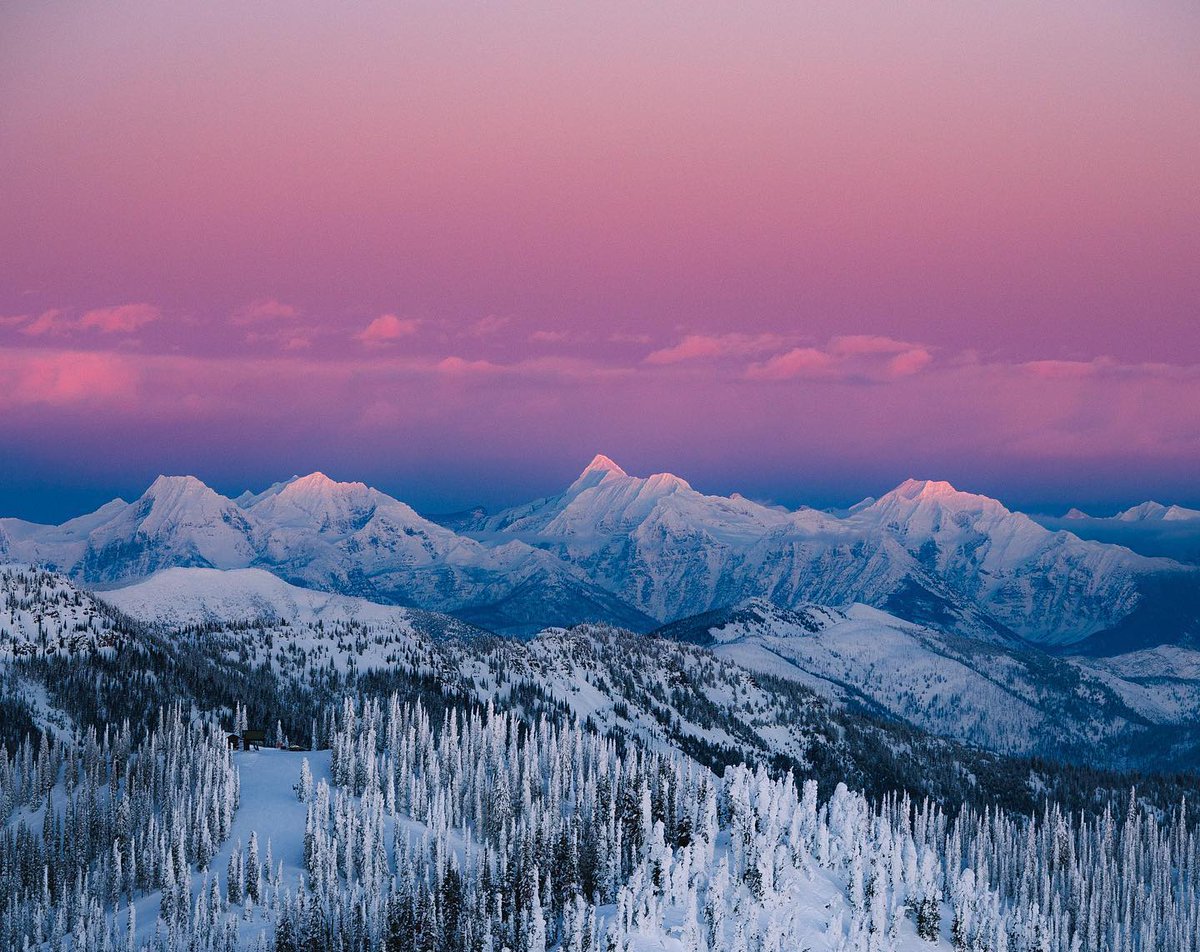 MontanaGrizFB's tweet photo. No place on Earth we'd rather live 🌄

#GoGriz #EarthDay https://t.co/fODDeoeKKI