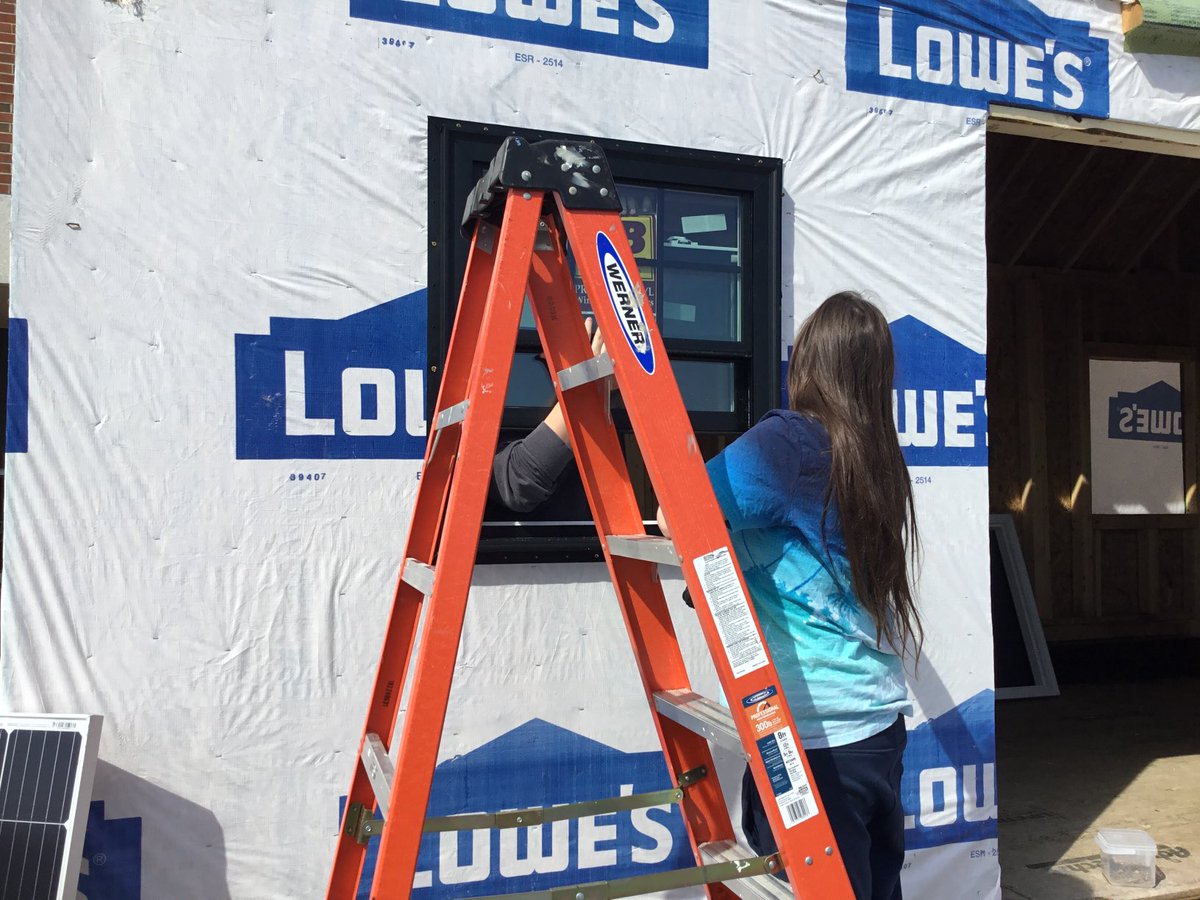 pvc0re's tweet photo. Windows going in! https://t.co/W6BZsElqSJ