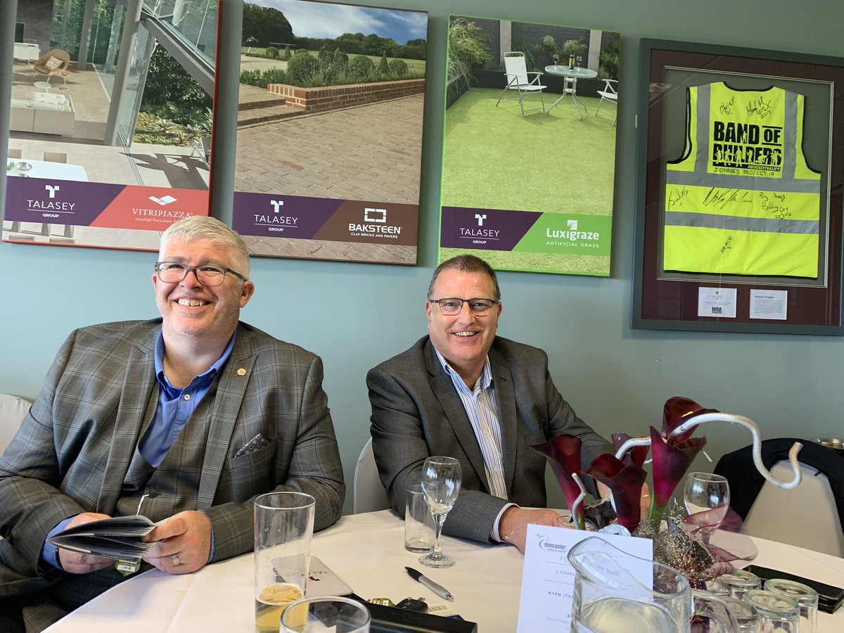 DamonBrophy's tweet image. Fantastic day at Doncaster  races in the sunshine with Jewson N1, #Talasey #Piranha #Luxigraze  hope everyone has a fantastic day and some winners @CraigBrooky @MalcolmGough #TotalTalasey