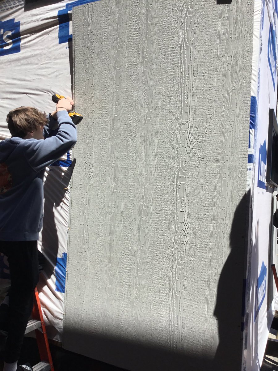 pvc0re's tweet photo. Smart siding going up! https://t.co/C7xWvXj0Fw