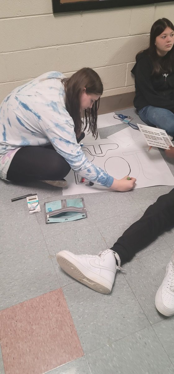 gaffbrown98's tweet photo. @LexingtonMiddle  Coding in Action.   Creating an obstacle course for racing . https://t.co/iKZxebXDiK