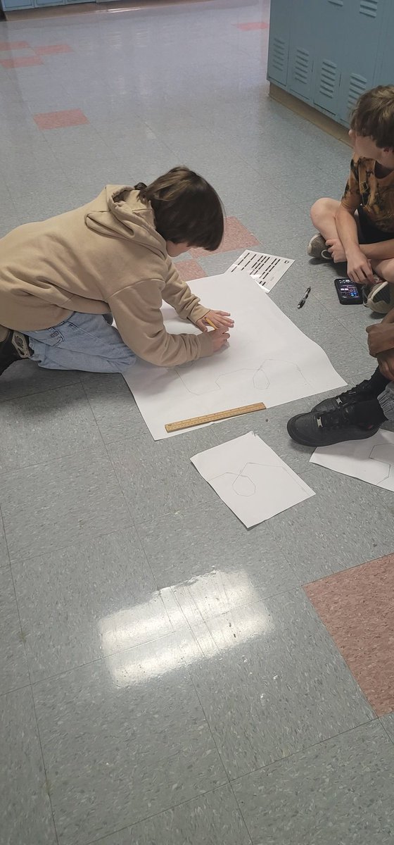 gaffbrown98's tweet photo. @LexingtonMiddle  Coding in Action.   Creating an obstacle course for racing . https://t.co/iKZxebXDiK