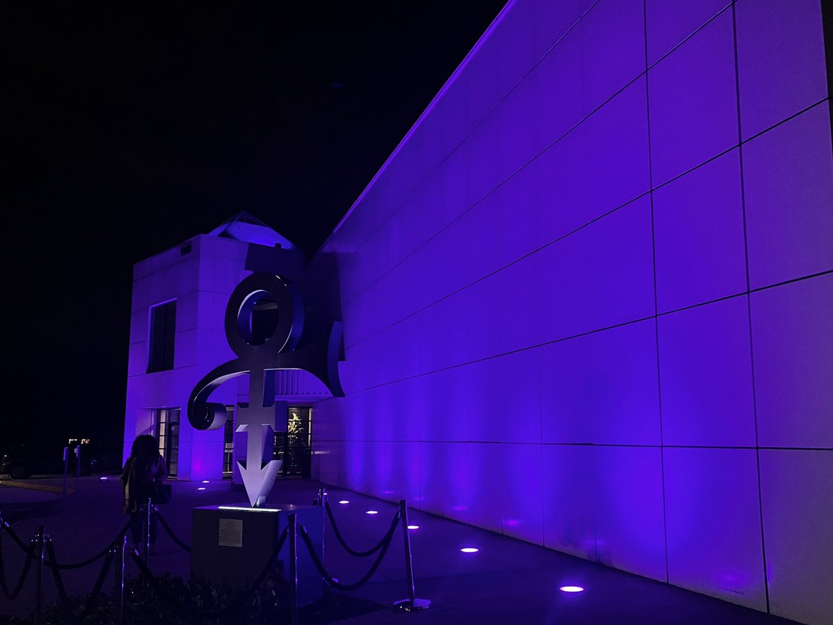 GlamSlamEscape's tweet photo. It truly was “A Night 2 Remember” at Paisley Park last night 💜 The wonderful Liv Warfield celebrated Prince in the most beautiful way, in music and love
#Prince #Prince4Ever #CelebratingPrince #RememberingPrince #PaisleyPark #ANight2Remember @PaisleyPark @livwarfield https://t.co/QBXPg66qRW