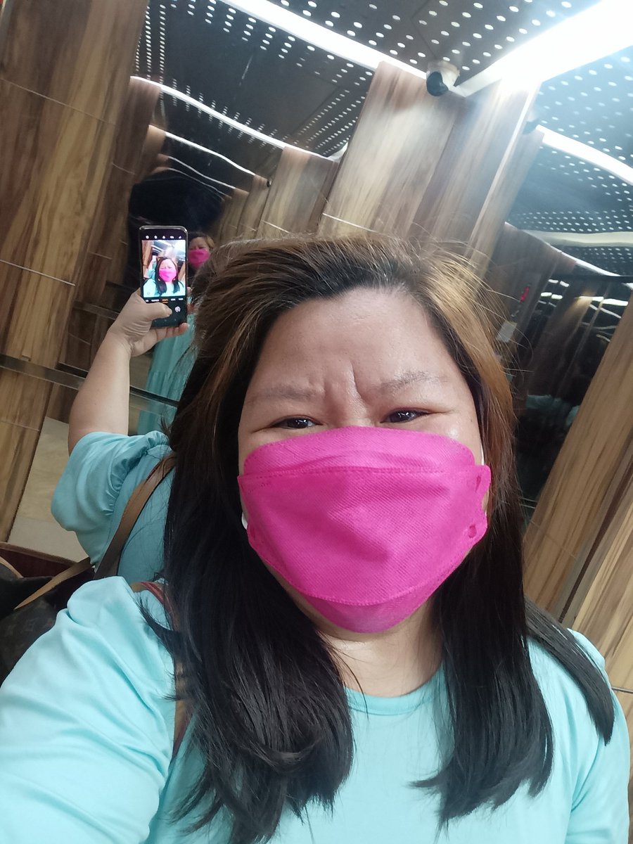PadillaMami's tweet photo. Kulay Rosas Ang ngiti bukas #LetLeniLead https://t.co/LXZ5GG55EC