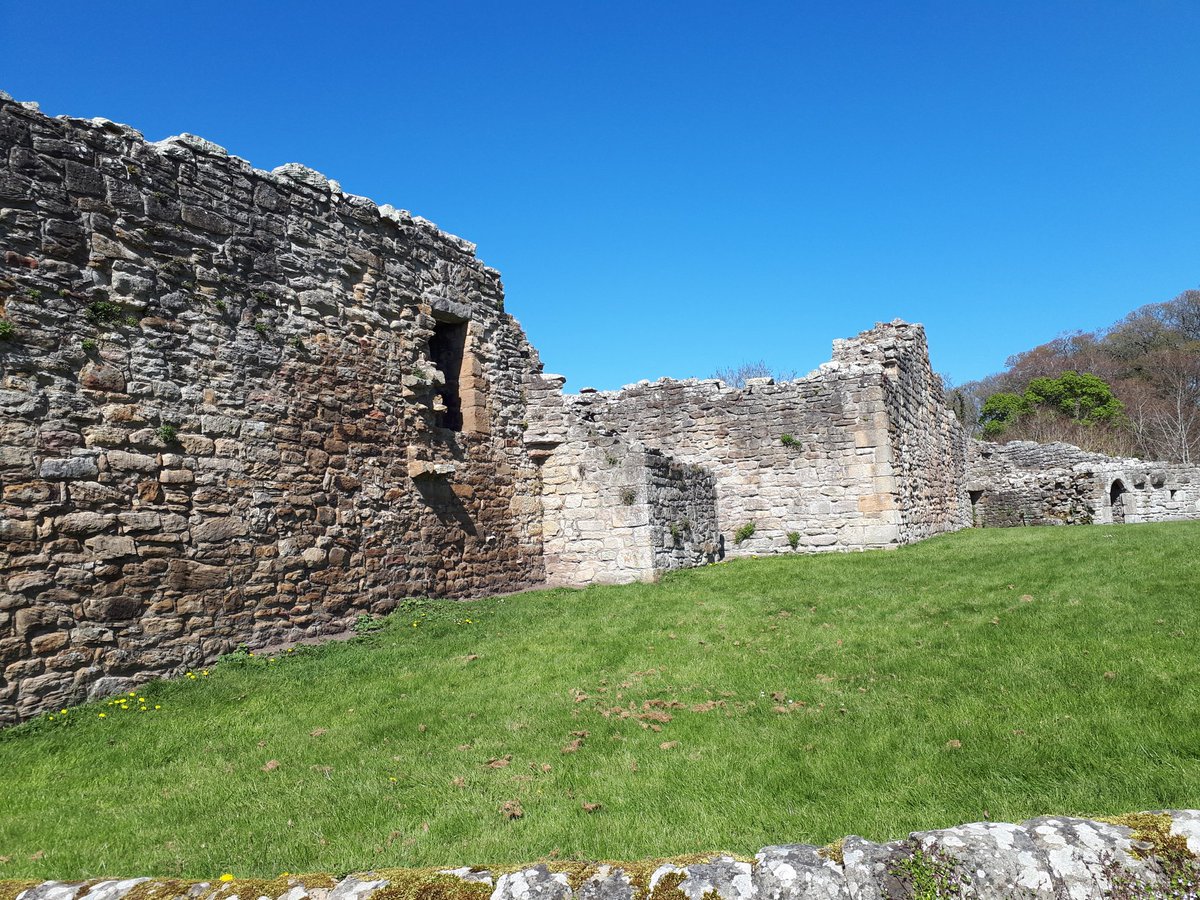 wallcurator's tweet photo. Almost had this castle to myself today when I popped in to make plans for an exciting art exhibition!! #watchthisspace #artincastles #Aydon https://t.co/oDtgTFIaER