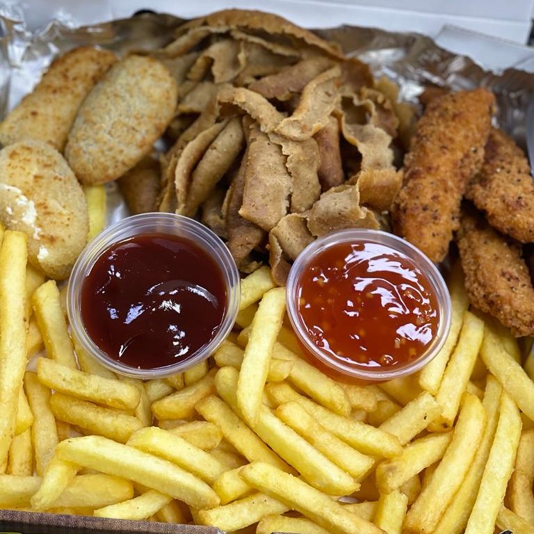 HUGE 15% off on orders of £25 @ Jeff's tonight through Chester Eats! 💙

Only @ Chester Eats! 📲

⭐️ Kebabs
⭐️ Pizza
⭐️ Burgers
⭐️ Chicken
⭐️ Combo Meals &amp; Family Favorites 

Order exclusively through Chester Eats tonight with our amazing discounts with Jeff's 👏