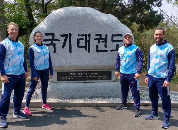 DeportesAR's tweet photo. #Taekwondo ¡Arranca el Mundial #Poomsae en Goyang 🇰🇷! 🇦🇷🥋👏

Clara Ansedes (-30), Rubén Guagliarello (-40) y Edgardo Leiva (-65) representarán al #EquipoARG con la conducción del DTN Maestro Fabio Di Biase. #VamosArgentina 

📷 @CATaekwondo https://t.co/h6Cb8iKFE2