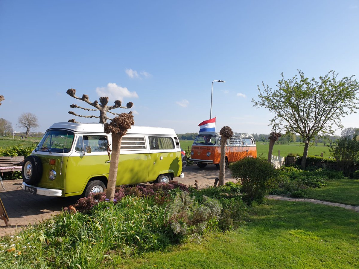 LageLinde's tweet photo. Weekend weg met busjes van #retroroad uit #Benschop.
Rustpunt is wel gewoon open maar wij rusten even ergens anders uit.
#rereactie 
#IJsselstein https://t.co/DhuDzlAsZN