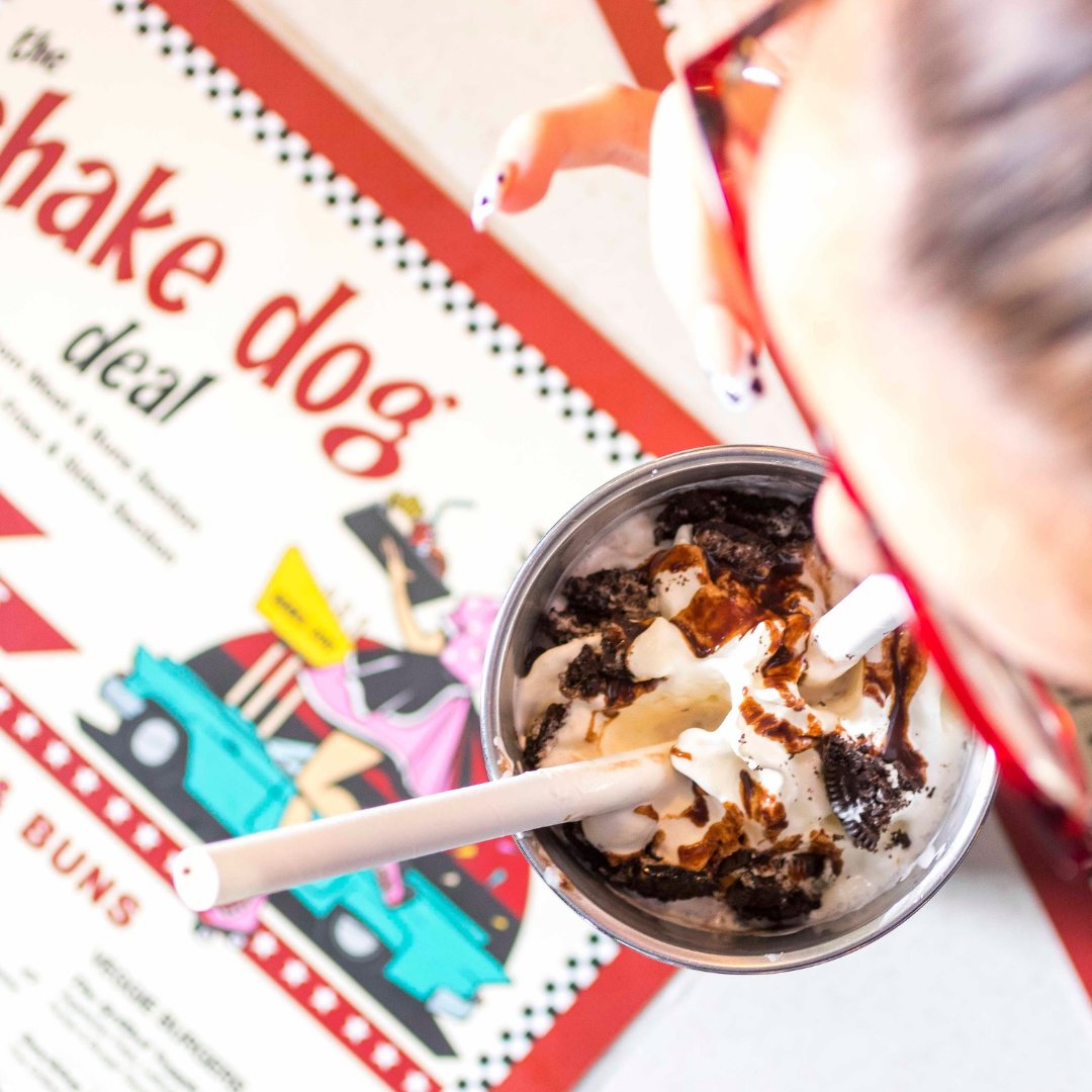 ShakeDogDiner's tweet photo. Who are you sharing your second straw with? 😉🧋

#DateNight #ShakeDog https://t.co/m9hemUwb9f
