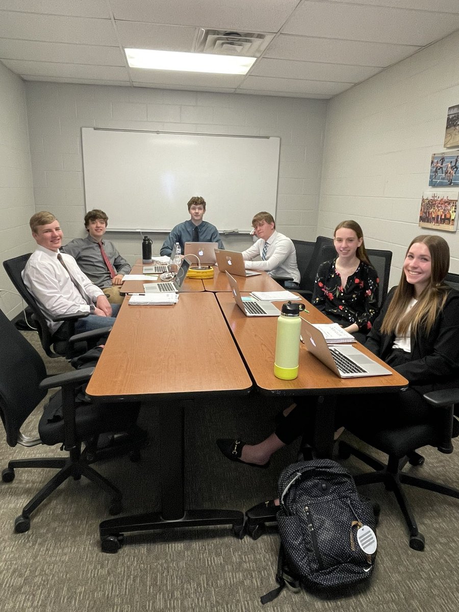 Students from <a href="/NPHuskies/">Nashua-PlainfieldCSD</a> are ready to participate in the <a href="/thenextnormIA/">Iowa Youth Institute</a> today! This crew has researched a variety of countries and how food insecurity is an issue!