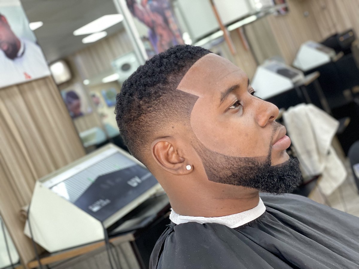 thepowderguy1's tweet photo. Africa/Ghana Celebrity barber @Celebritybarbe Best in the world 🥰✌️🇬🇭 https://t.co/AzqomP87xT