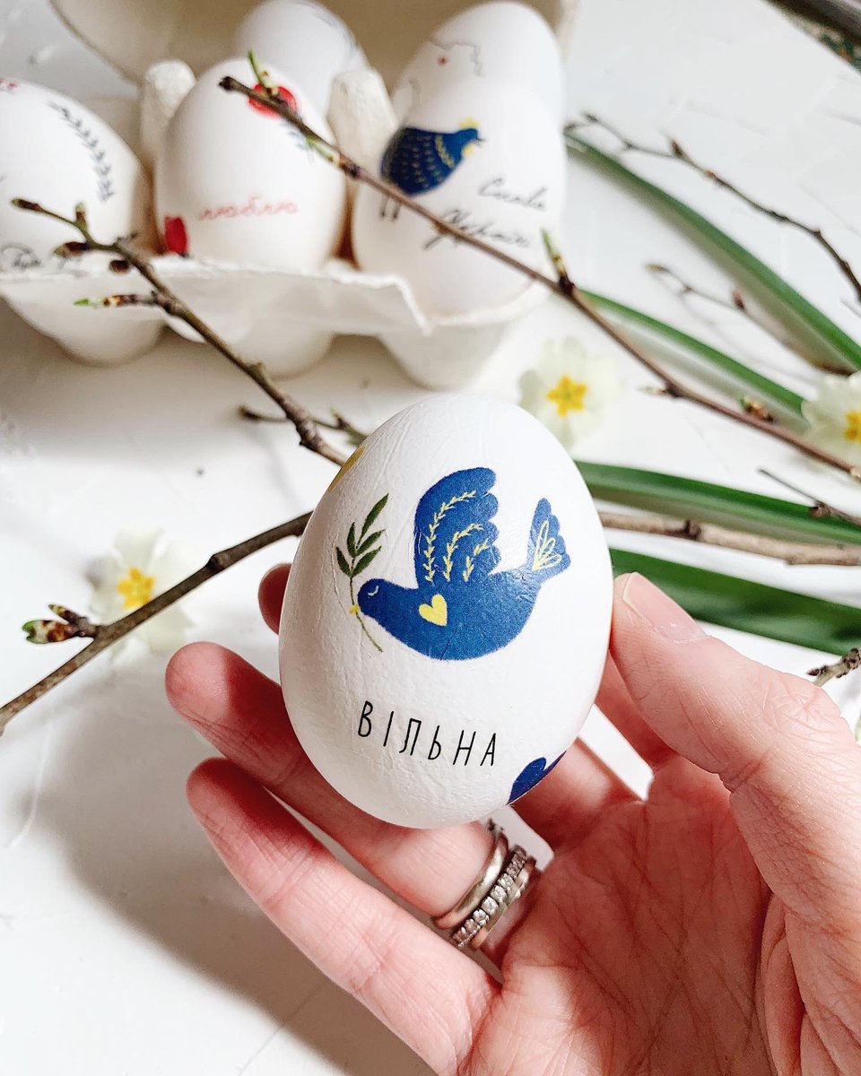 katykardka's tweet image. Цьогорічні великодні татушки 🥚
Таки вийшло надрукувати (але більше нема)