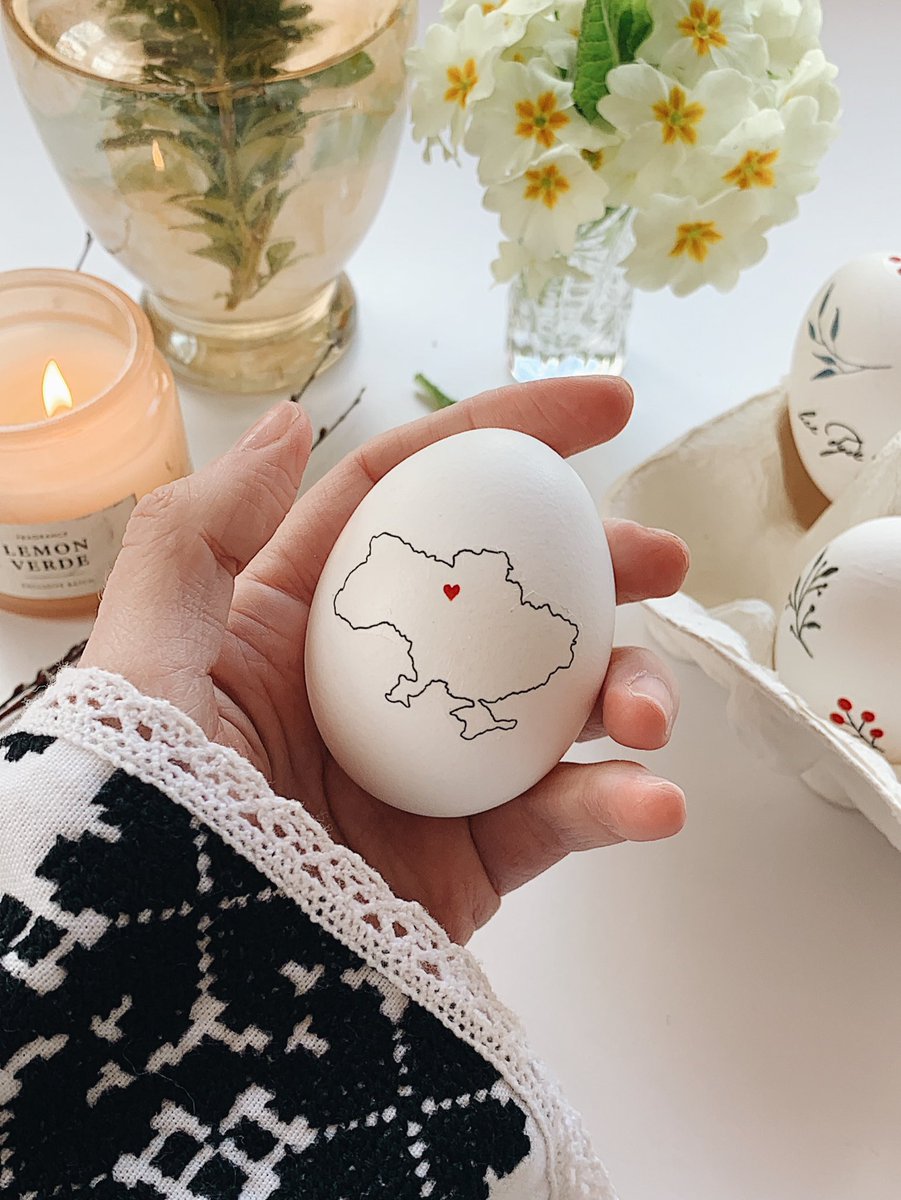 katykardka's tweet image. Цьогорічні великодні татушки 🥚
Таки вийшло надрукувати (але більше нема)