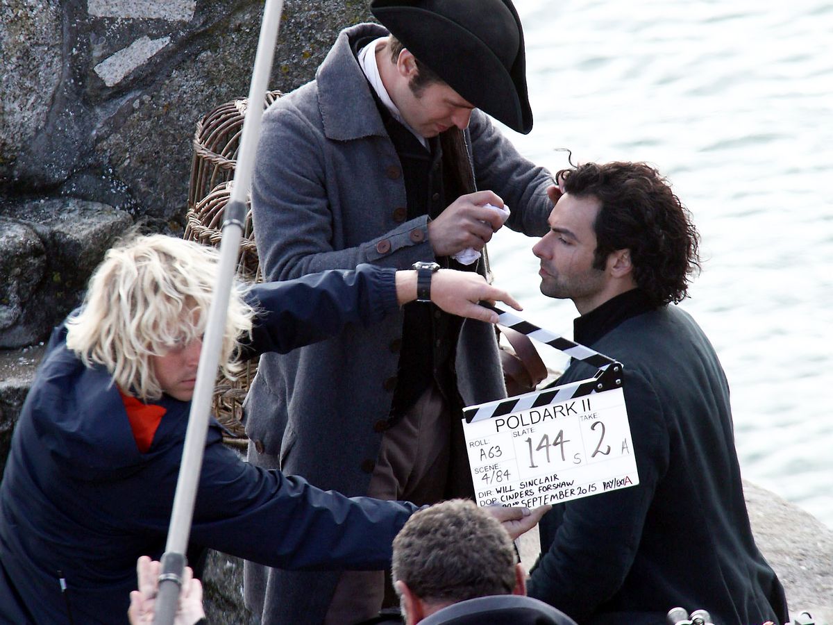 RT @PoldarkArg: Good Dr. Enys, always there for his friend.
We need #Poldark to be back! https://t.co/PQTfVbPkNX