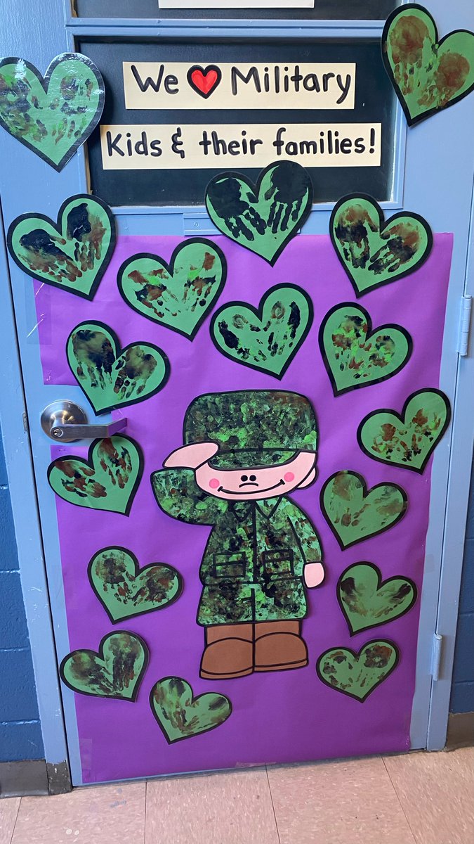 Military_ACPSD's tweet photo. @AikenPublicSch @ClearwaterCubs  What an awesome display of support to military kids. CES participating in the door decoration contest by grade levels.   The winning doors are pictured below. https://t.co/BIssWIsoTZ