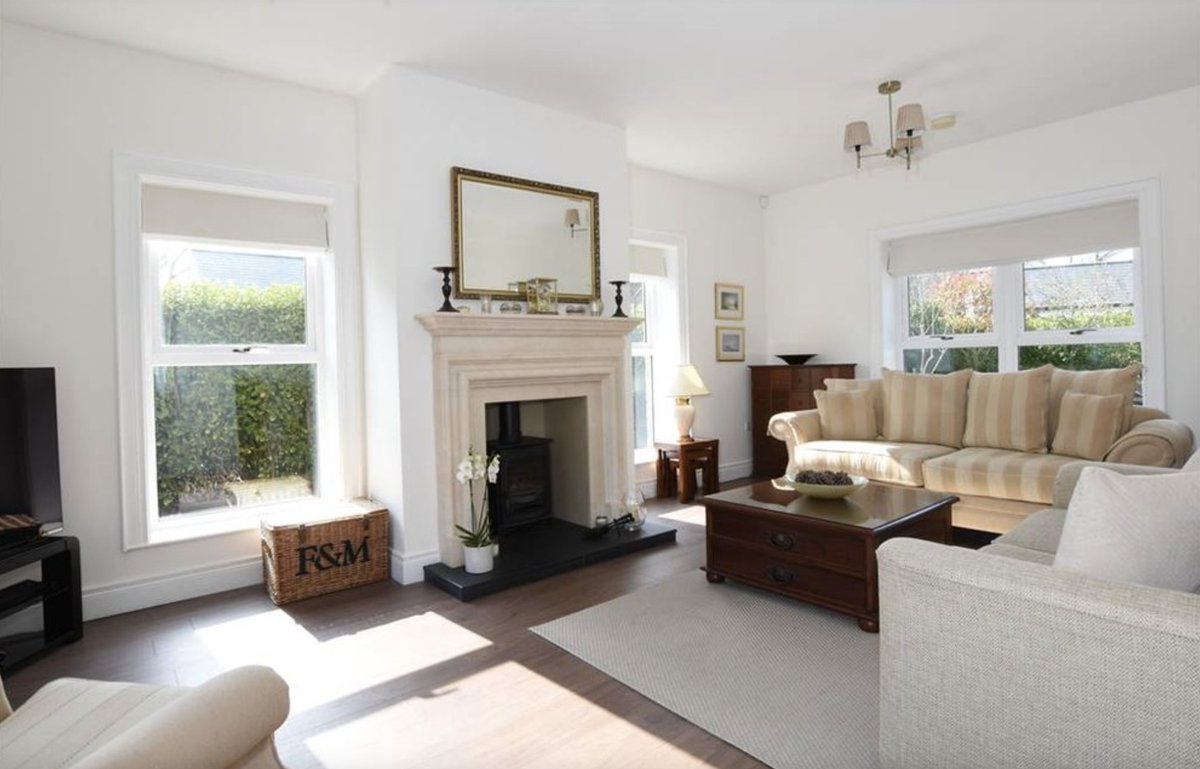 Propertynewsni's tweet image. I'd happily eat my dinner at the picnic table every day! 😍

📍 Strangford
🛏 4 bed 
💰 £510,000
📞 @ARFestates

propertynews.com/property/ARFAR…

#property #propertyforsale #propertynewsni