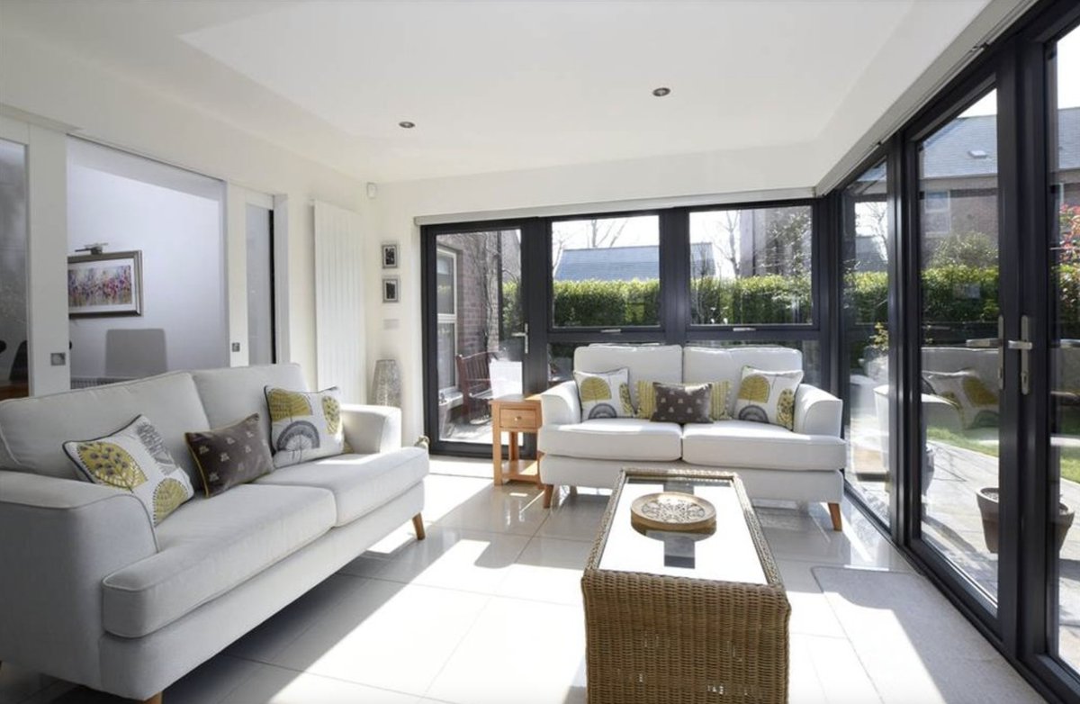 Propertynewsni's tweet image. I'd happily eat my dinner at the picnic table every day! 😍

📍 Strangford
🛏 4 bed 
💰 £510,000
📞 @ARFestates

propertynews.com/property/ARFAR…

#property #propertyforsale #propertynewsni