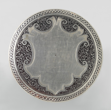 ArtmattersJ's tweet photo. This is a silver plaque of the famous Merkel centerpiece by Jamnitzer. While it had long been thought that the plaque was empty, research using X-Radiography and Ion Beam Analysis (IBA) revealed that in fact at some point the plaque contained 8 or 9 lines etched in Latin script. https://t.co/40s1cRzAQq