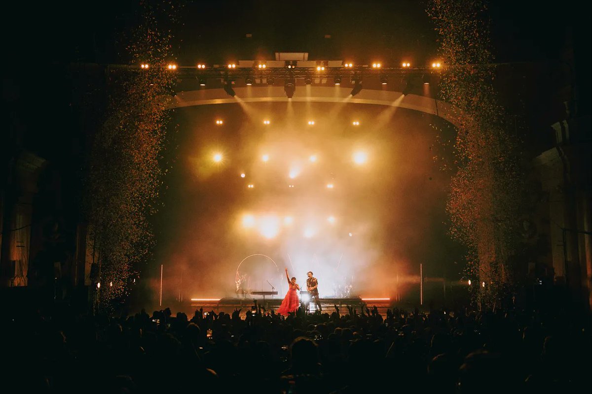 OhWonderMusic's tweet photo. This is what the best night of our life looks like. Brixton Academy baby ❤️ https://t.co/1sAv6aksqo