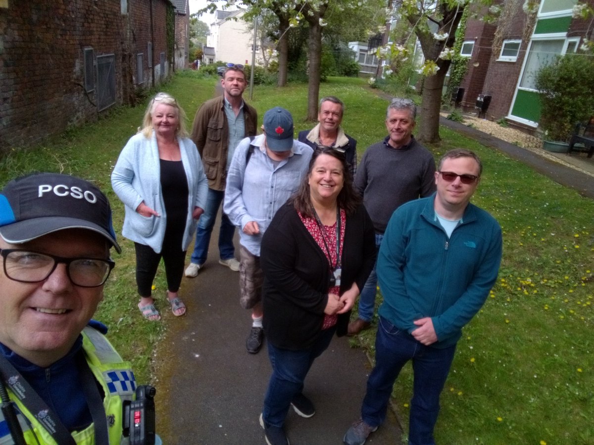 We had a successful multi agency beat walk this morning around Churchill Court. Local residents shared their concerns with us and we now have some action points moving forward. 
#WeCare #StreetSafe