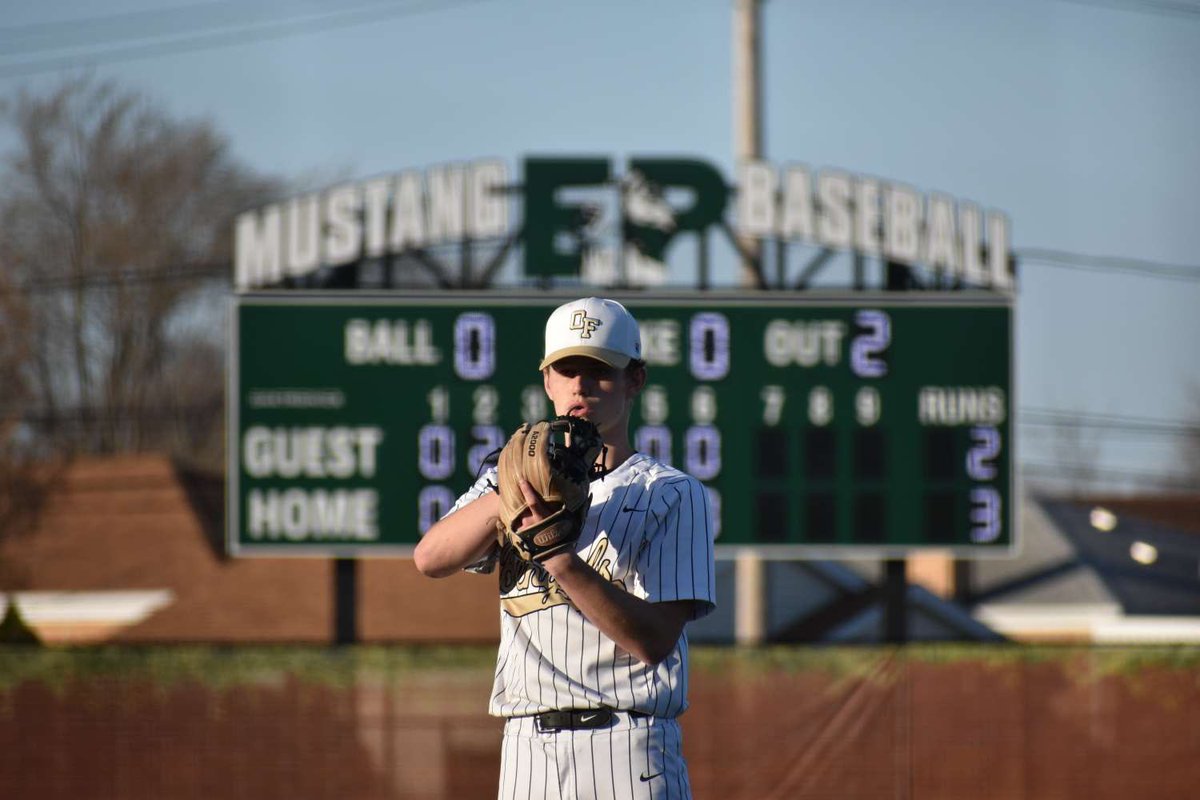 OFBbaseball's tweet photo. Bengals take the lead in the fifth inning to take a 3-2 win over Evergreen Park. 
Copher throws a complete game with 8 Ks, 5 H, 2 ER 

@CopherJosh 2-3, 3 SB 
@Andrew_Lucas23 2-3, 2B 
@RyanOFARRELL3 1-4, solo home run https://t.co/1QELAQpDGt